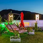 Saribelen Village 2 Bedroom With Garden And Private Pool Willa