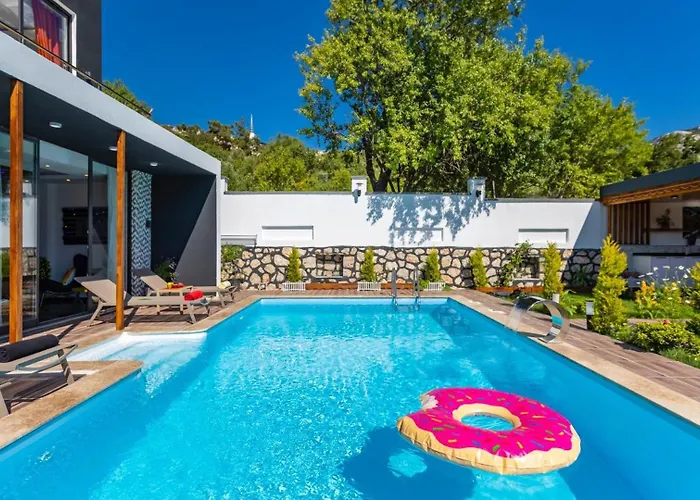 Saribelen Village 2 Bedroom With Garden And Private Pool *