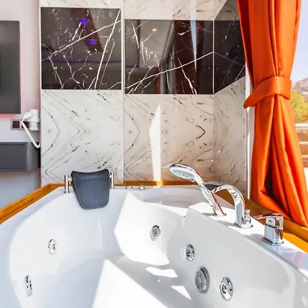 Saribelen Village 2 Bedroom With Garden And Private Pool וילה *