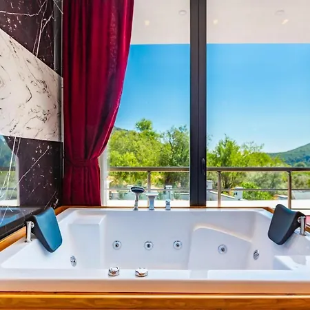 Saribelen Village 2 Bedroom With Garden And Private Pool וילה קלקן