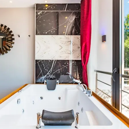 וילה Saribelen Village 2 Bedroom With Garden And Private Pool