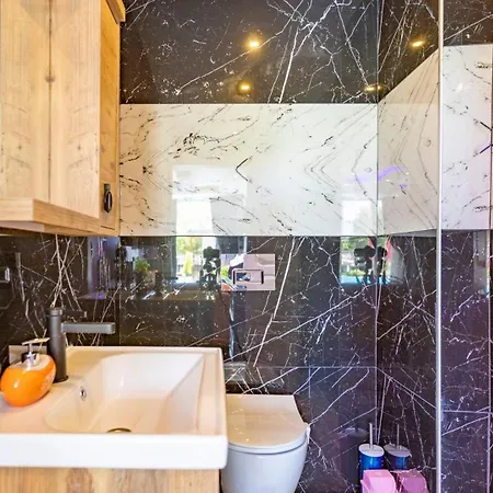 Saribelen Village 2 Bedroom With Garden And Private Pool קלקן