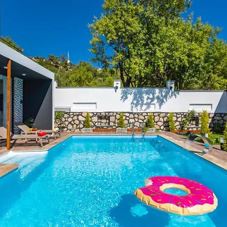 Saribelen Village 2 Bedroom With Garden And Private Pool *