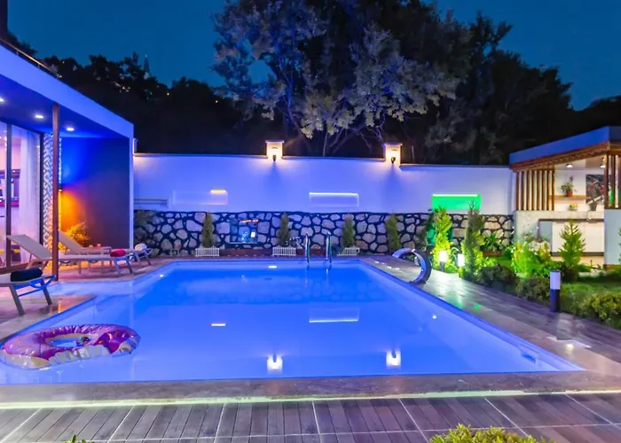 Saribelen Village 2 Bedroom With Garden And Private Pool Вилла *